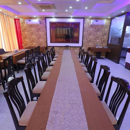 Hotel Sahib'S Red Carpet - Family & Corporate Hotel Chain 아그라 외부 사진