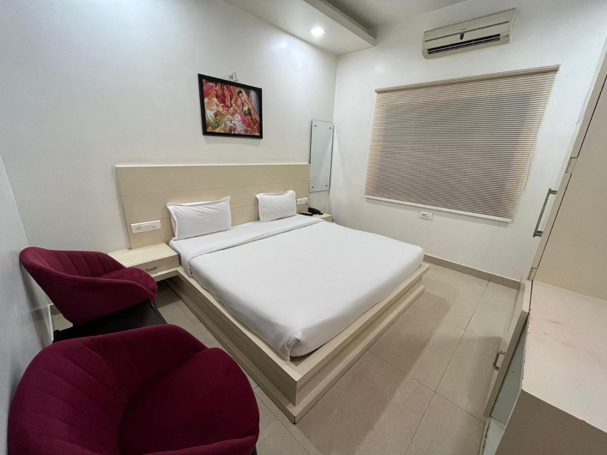 Hotel Sahib'S Red Carpet - Family & Corporate Hotel Chain 아그라 외부 사진