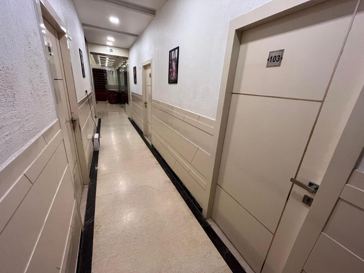 Hotel Sahib'S Red Carpet - Family & Corporate Hotel Chain 아그라 외부 사진