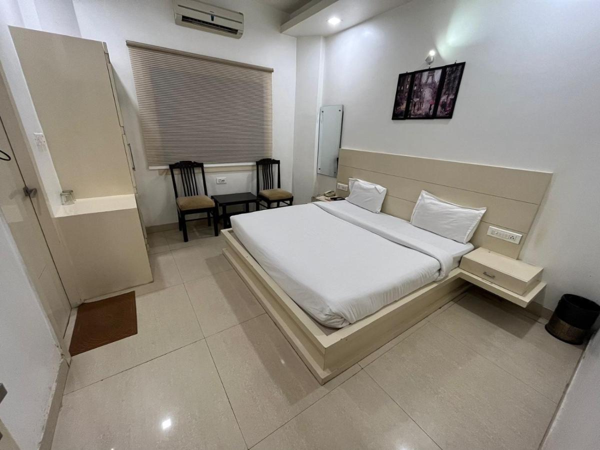 Hotel Sahib'S Red Carpet - Family & Corporate Hotel Chain 아그라 외부 사진