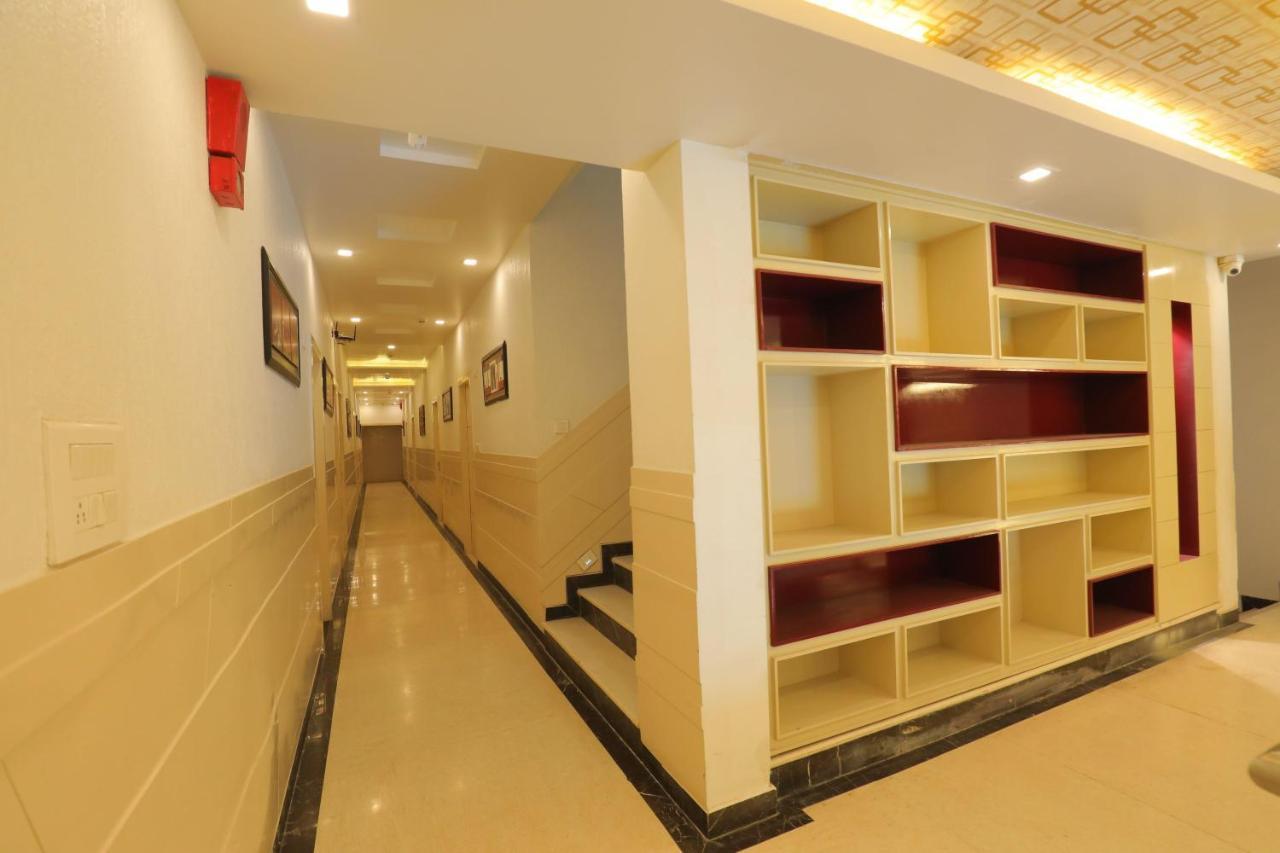 Hotel Sahib'S Red Carpet - Family & Corporate Hotel Chain 아그라 외부 사진