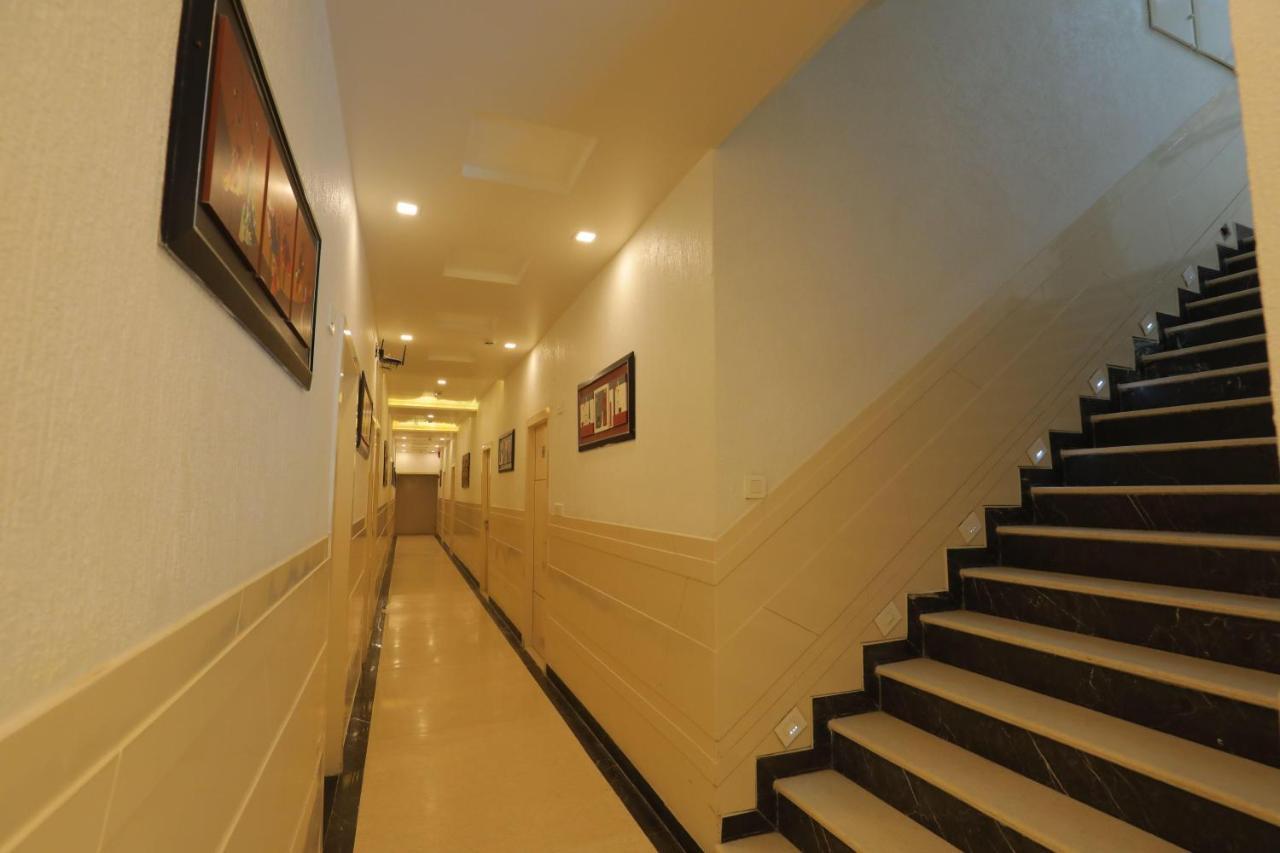 Hotel Sahib'S Red Carpet - Family & Corporate Hotel Chain 아그라 외부 사진